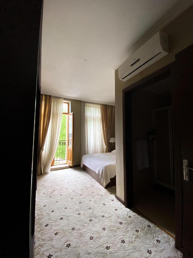 Hotel Empire Koutaïssi Extérieur photo