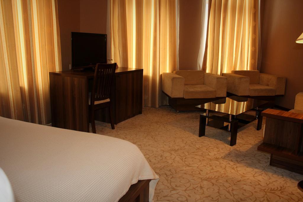 Hotel Empire Koutaïssi Chambre photo