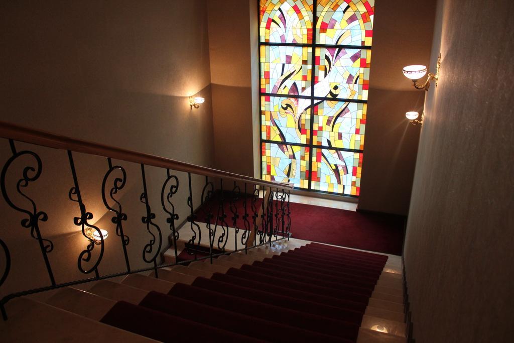 Hotel Empire Koutaïssi Extérieur photo